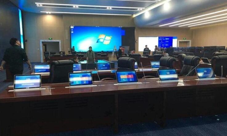 如何選擇適合自己的會議觸摸一體機設備.jpg